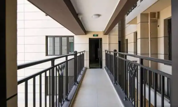 連廊欄桿