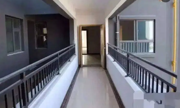 連廊欄桿